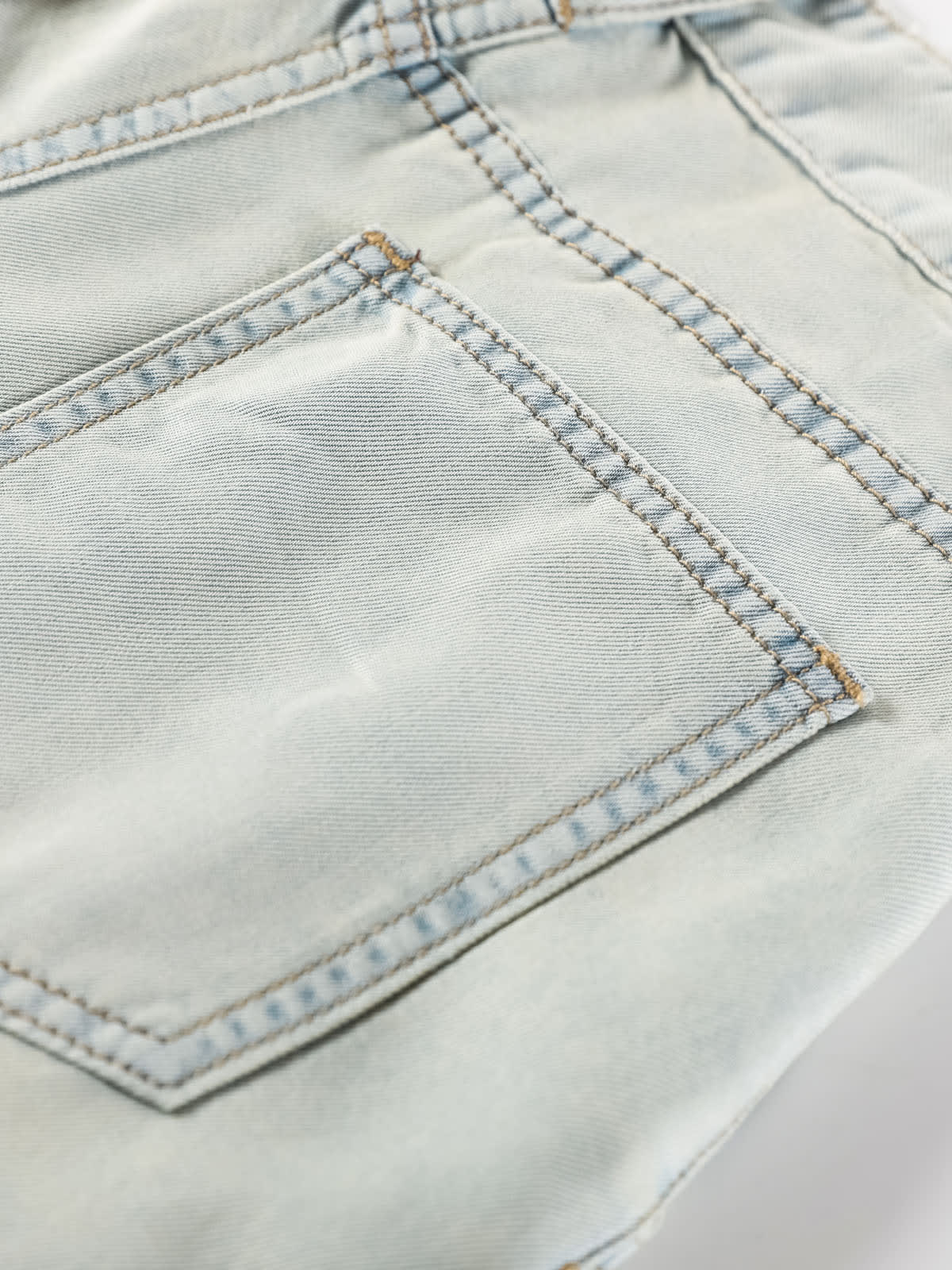 YEEYEEWang Wide-Leg Jeans in Light Blue, Asian-fit cut, close-up of back patch pocket with contrast double stitching on light wash denim.