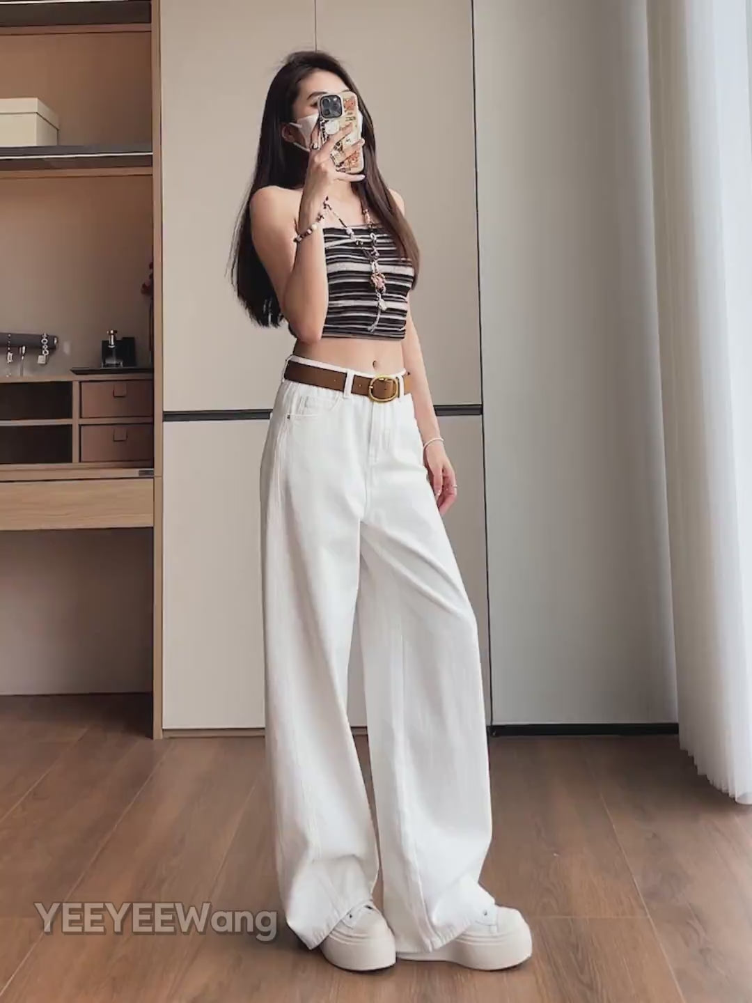 YEEYEEWang Dad Curved Jeans video, Asian model in Ivory high-rise wide-leg jeans, mirror selfie, leg lift showing stacked hem drape and side silhouette