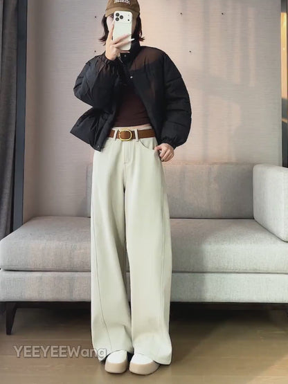 YEEYEEWang Dad Curved Jeans Fleece-Lined video, Asian model in Taupe Gray high-rise wide-leg jeans, mirror selfie, lifting cuff to reveal warm fleece lining