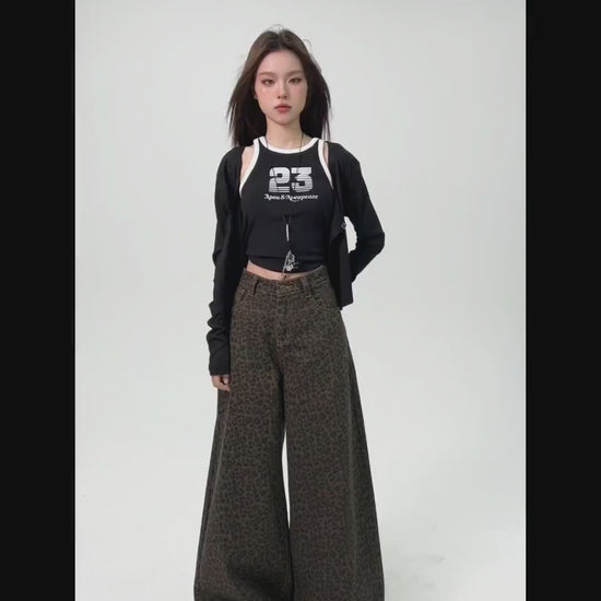 YEEYEEWang Wide-Leg jeans video, Asian model in Leopard Print high-waist denim walks, turns and poses, showing drape, elastic back waist and pocket details.