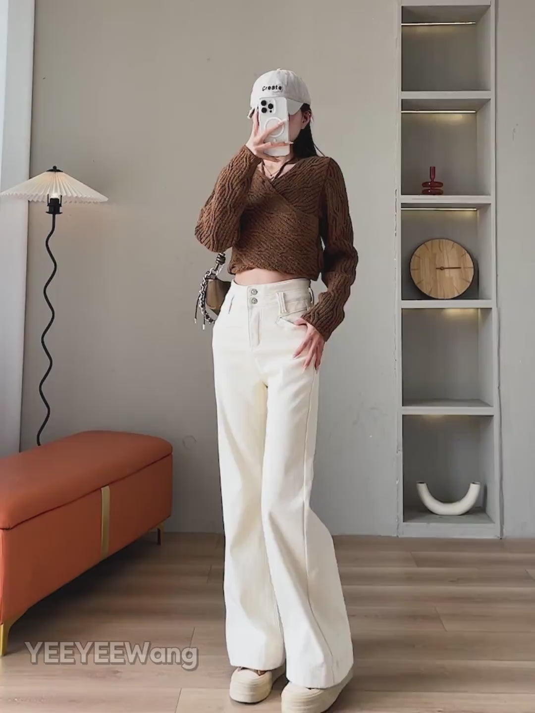 YEEYEEWang Wide-Leg jeans Fleece-Lined video: Asian model shows draping wide legs in Ivory jeans, camera zooms to double-button high waist, then lifts hems to reveal thick white fleece lining